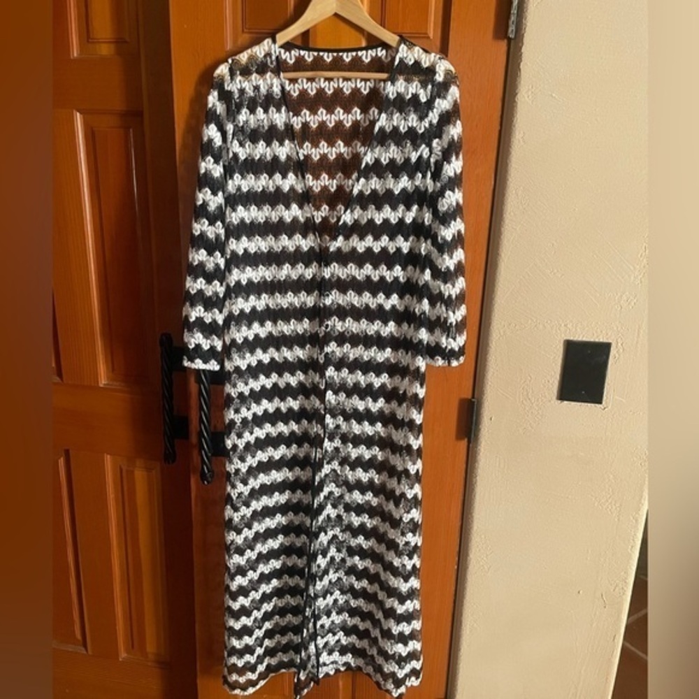 Black/white zig zag lace beach cover up